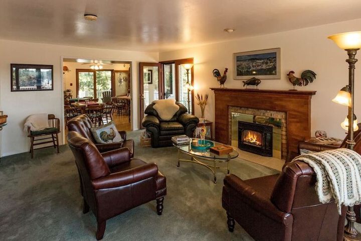 HILLSIDE HOUSE BED AND BREAKFAST