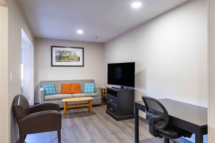 Room 16 of 32