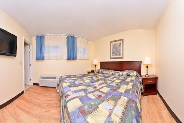 Room 13 of 28