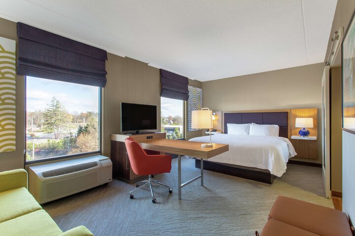 Hampton Inn & Suites Albany Airport