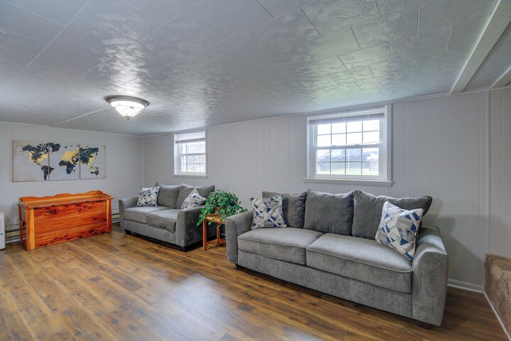 Bluefield Home w / Covered Deck - Near Parks!