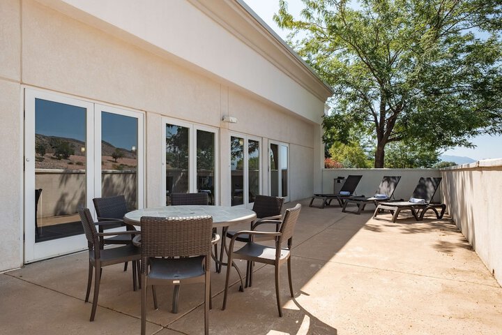 Terrace/Patio 27 of 28