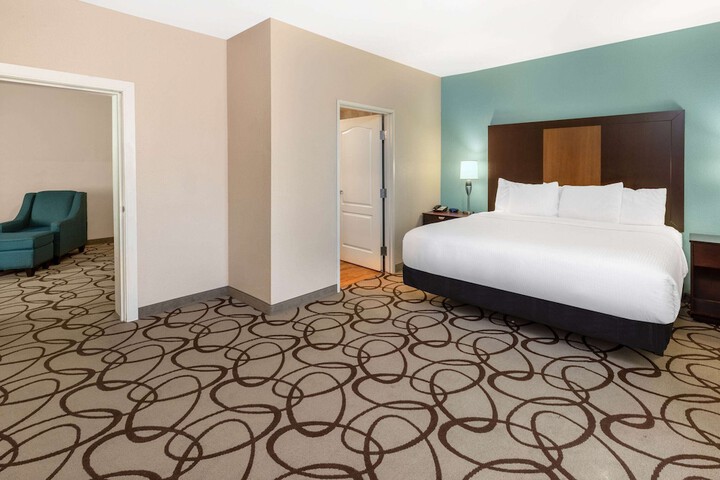 Room 15 of 33