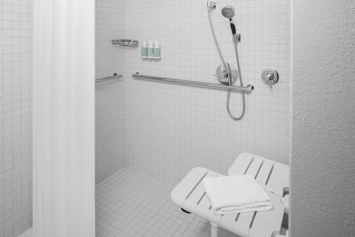 Room 25 of 47