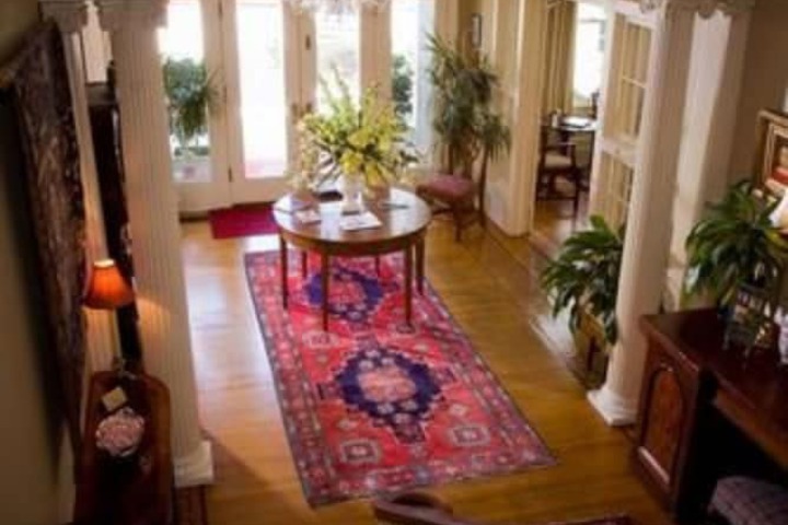 1842 Inn