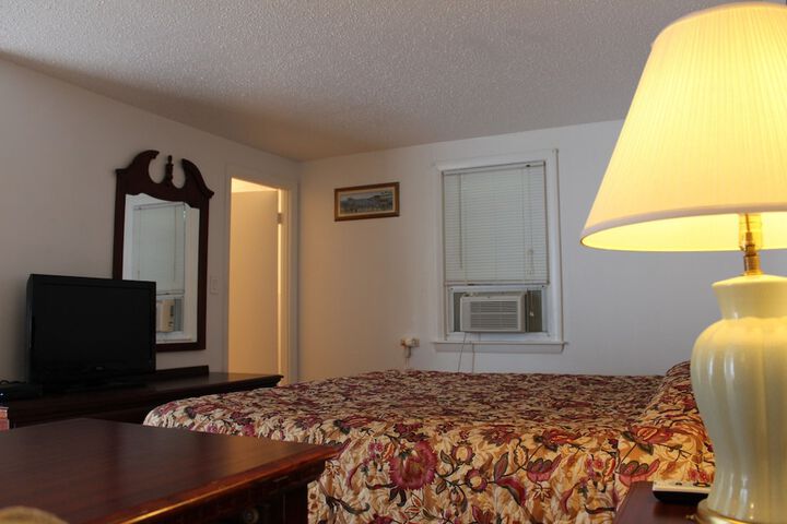 Room 33 of 38