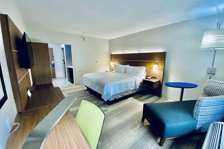 Room 35 of 62