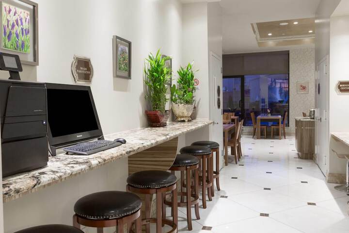 Ramada by Wyndham Flushing Queens