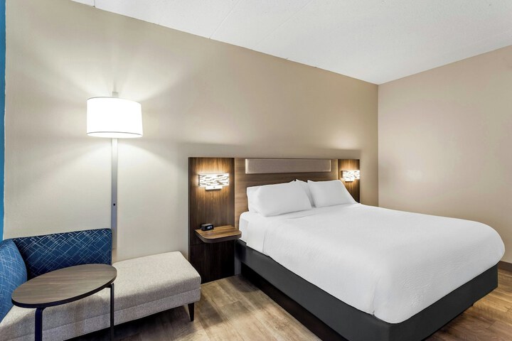 Holiday Inn Express Suites Charleston by IHG
