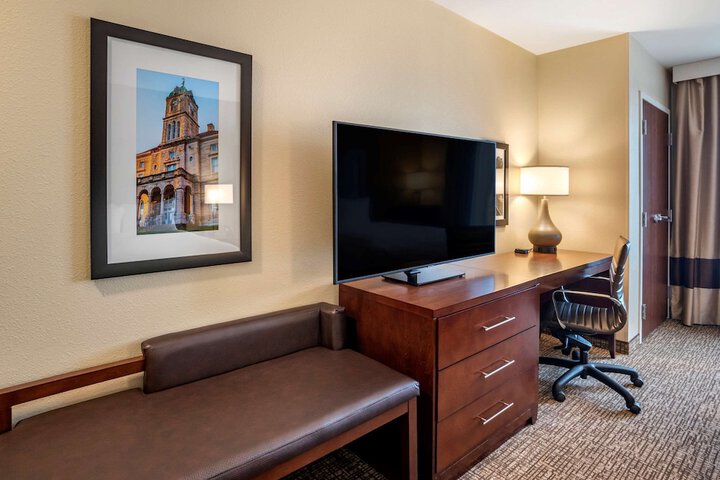 Comfort Inn & Suites Harrisonburg
