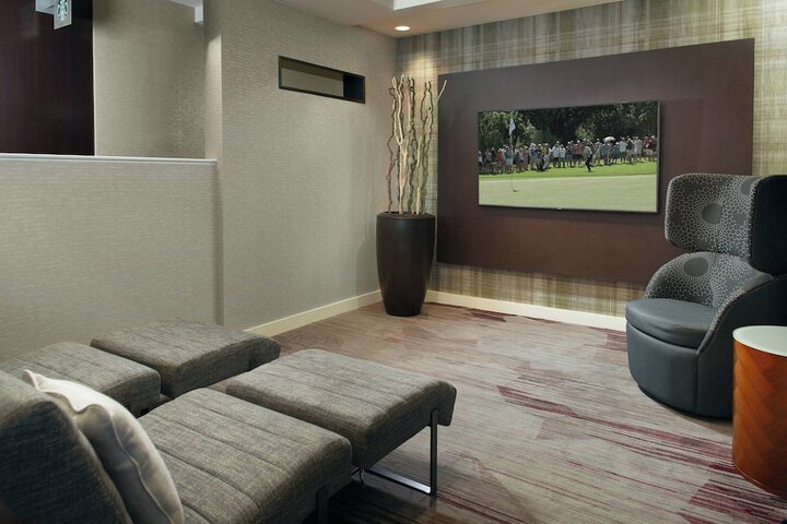 Courtyard by Marriott Raleigh / Cary