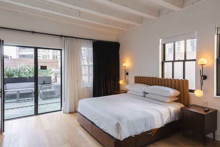 Room 42 of 104