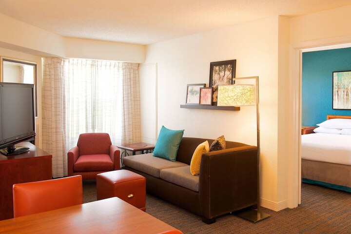 Room 17 of 34