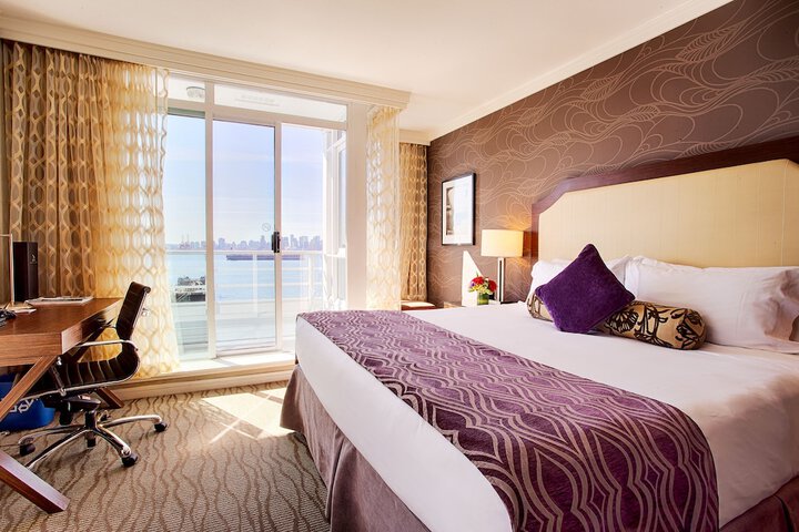 Pinnacle Hotel at the Pier