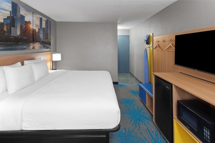 Days Inn by Wyndham Waukegan