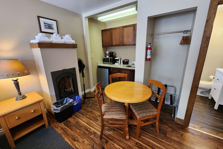 Aspen Village Inn