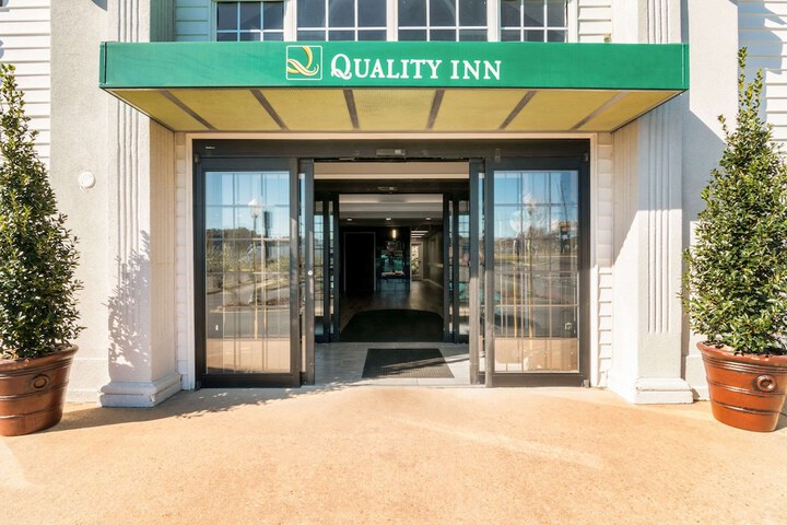 Hotel 6 of 48