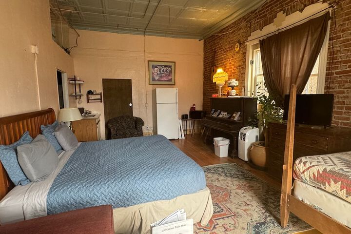 Room 46 of 75