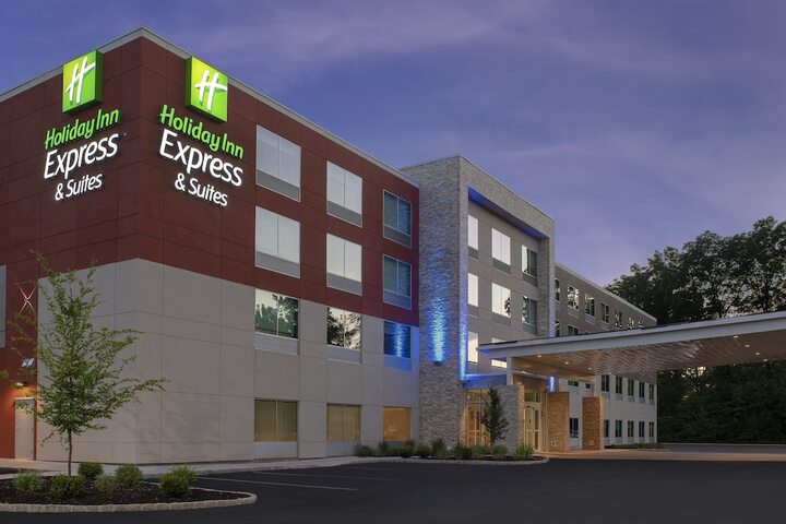 Hotel 4 of 40