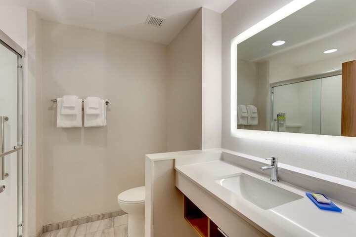 Room 42 of 65