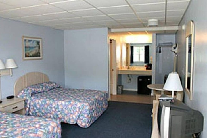 Room 6 of 8