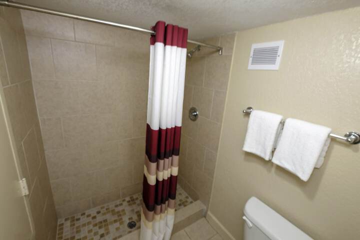 Room 12 of 33