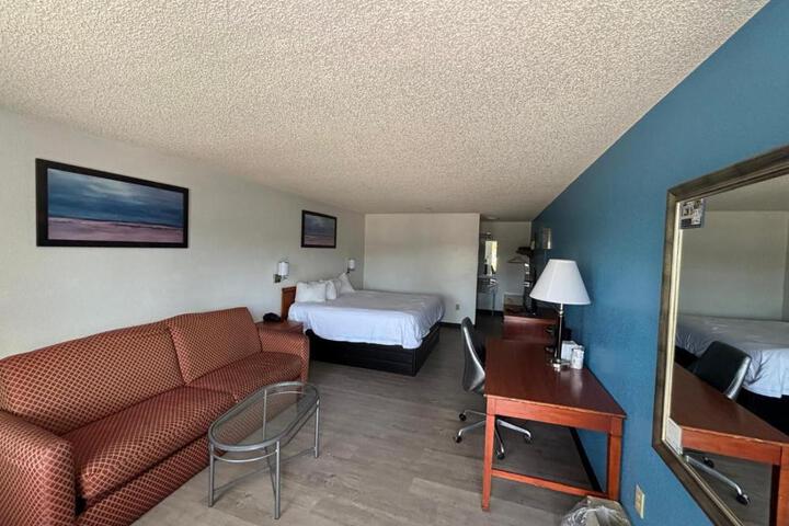Travelodge Suites by Wyndham MacClenny