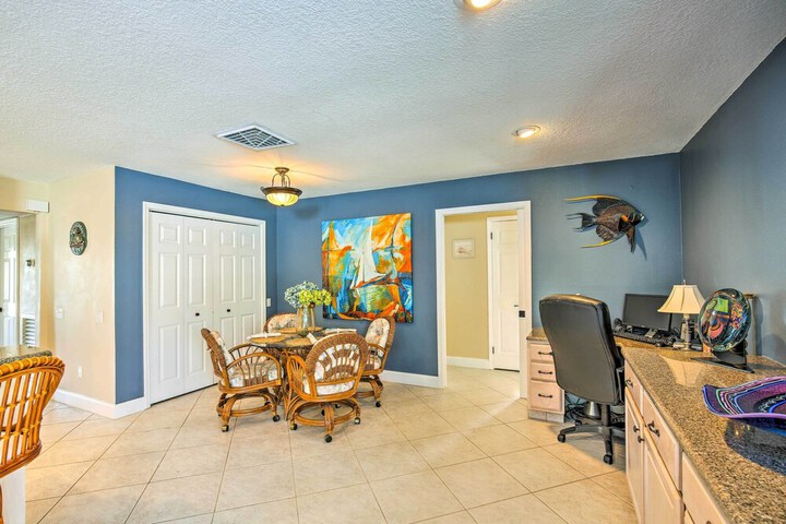 Tropical Apollo Beach House w / Pool & Dock!