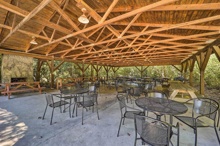 Lake & Pool Access! Outdoorsy Getaway in Newland