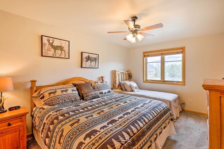 Steps to Grand Lake: Condo w / Deck & Mtn Views