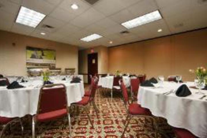 Best Western Plus University Inn Steubenville - CLOSED