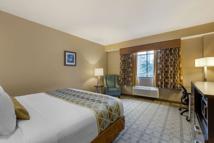 Room 16 of 34