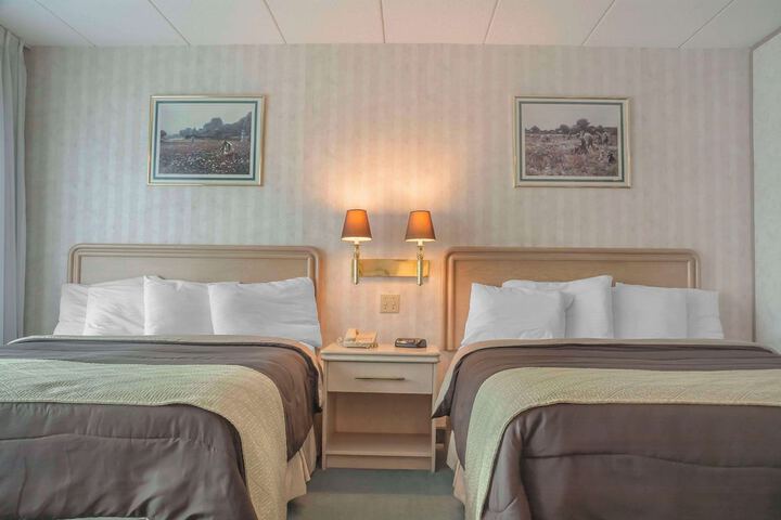 Room 25 of 28