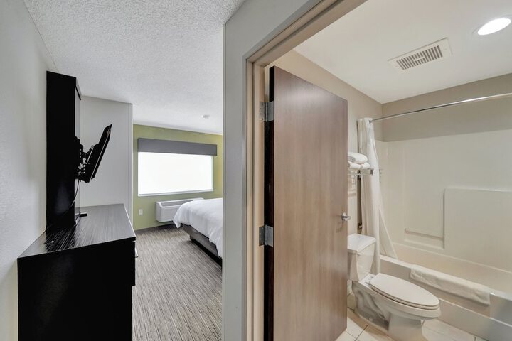 Room 111 of 163