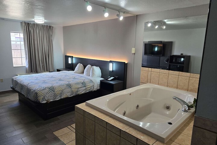 Room 16 of 25