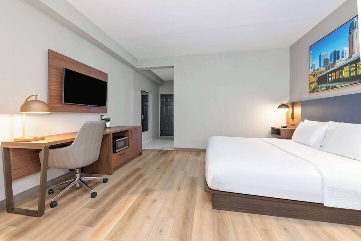 Room 40 of 48