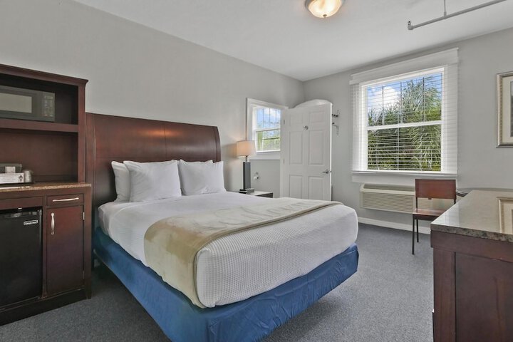 Crystal Bay Historic Hotel