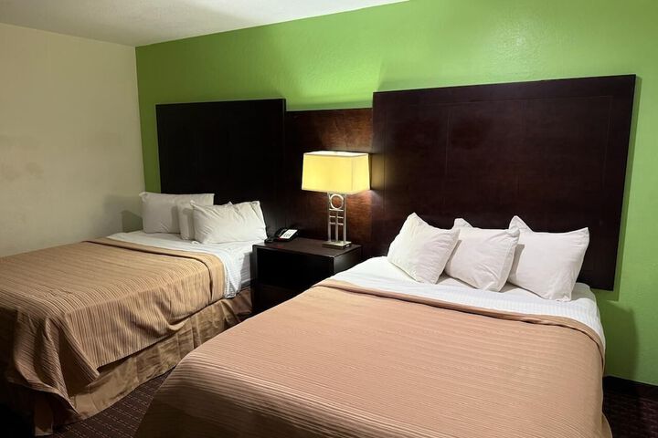 Hollister Inn
