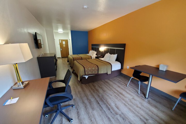 Room 7 of 18