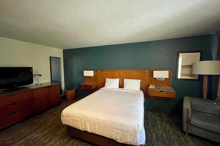 Room 11 of 39