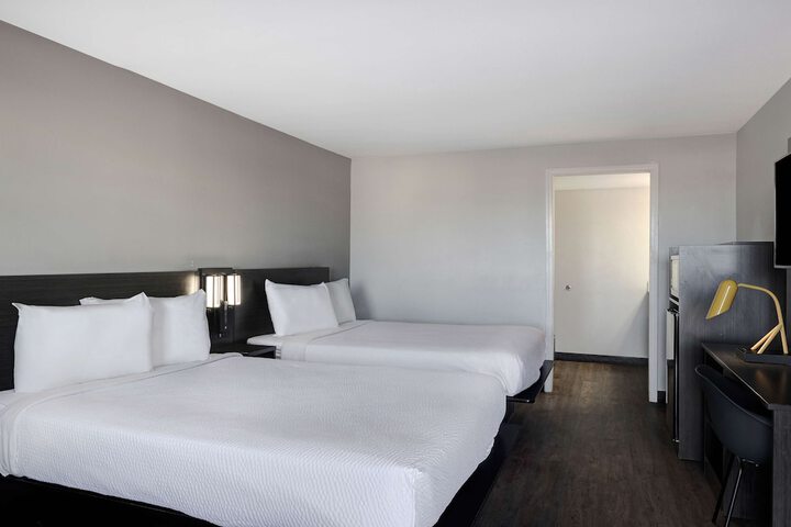 Room 10 of 18