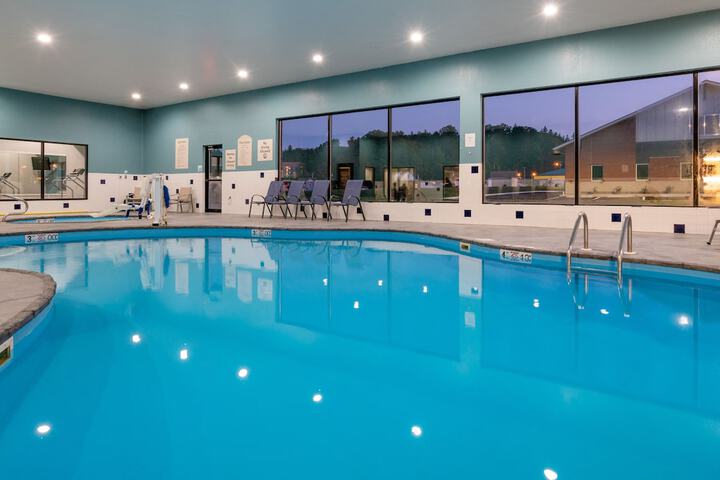 Holiday Inn Express Hotel & Suites ELKINS by IHG