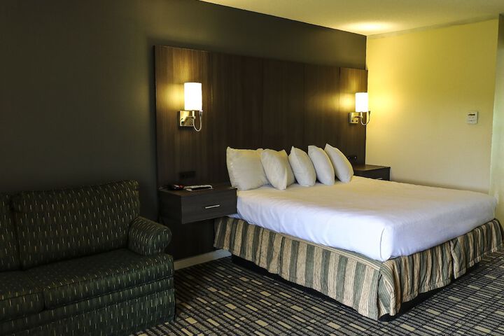 Room 32 of 37