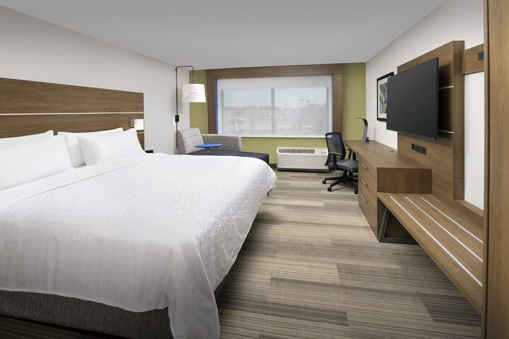 Room 10 of 27