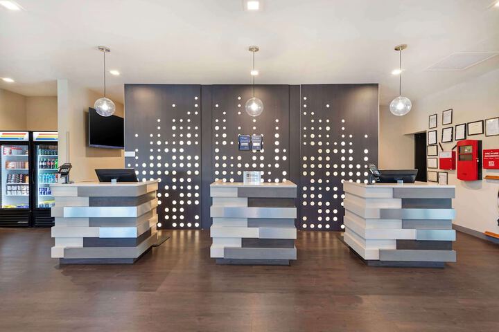 Best Western Plus Executive Residency Rigbys Water World Hotel