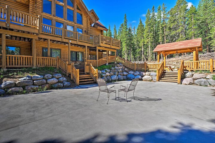 Expansive Alma Cabin w / Hot Tub & Mountain Views!