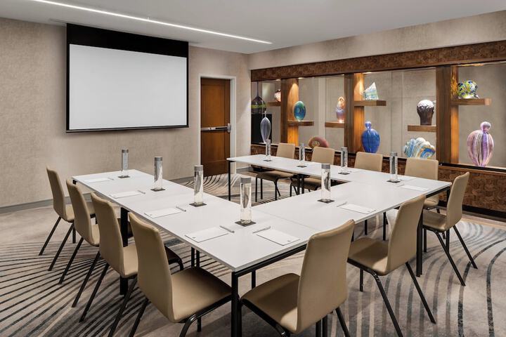 Glass Light Hotel & Gallery Autograph Collection