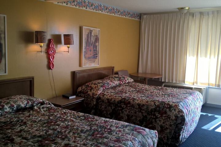 Room 25 of 38