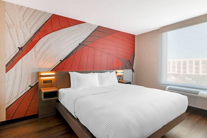 Cambria Hotel & Suites Plymouth