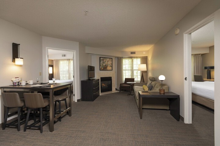 Room 8 of 17
